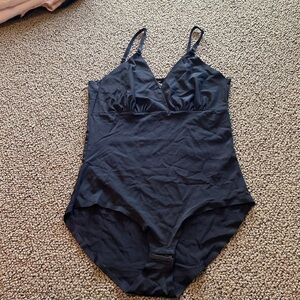 Warners Black Bodysuit Size XL in EUC